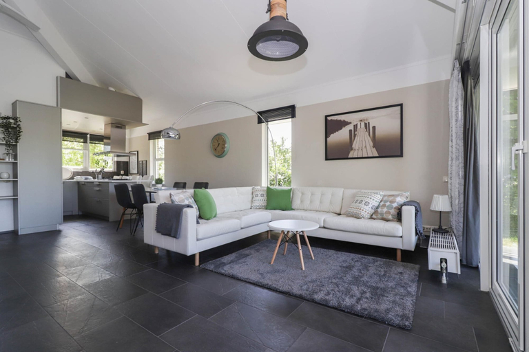 Living room 4, Makkum Bungalow With Private Jetty, Wûnseradiel
