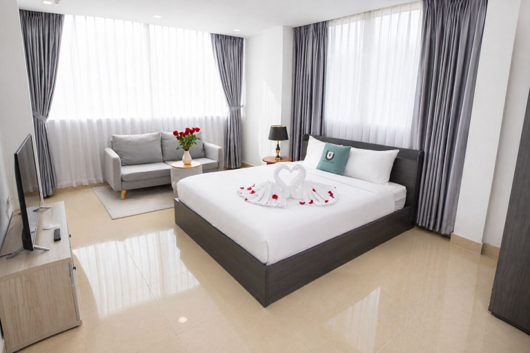 Room 3, Shogun Hotel, District 5