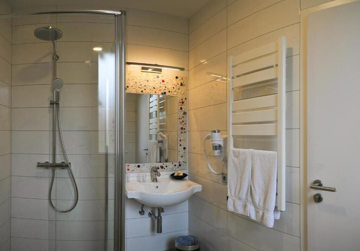 Bathroom 4, Auberge Ramstein, Bas-Rhin