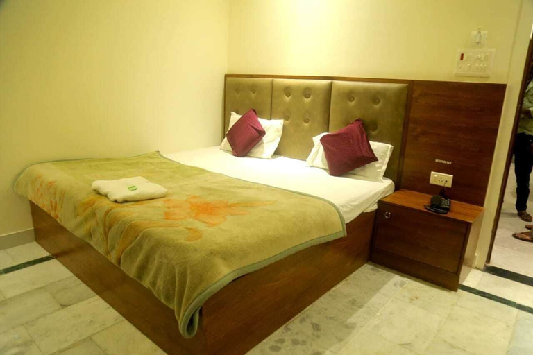 Room 2, MM TAJ STAY, Agra