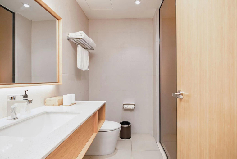 Bathroom 3, JI Hotel Shanghai Hongqiao Gubei Road, Shanghai