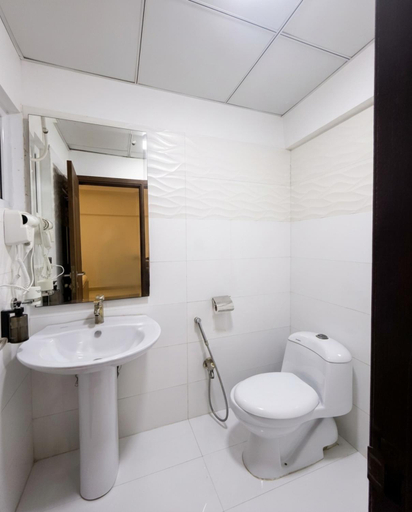 Bathroom 4, Hamsun Apart Hotel Clifton, Karachi