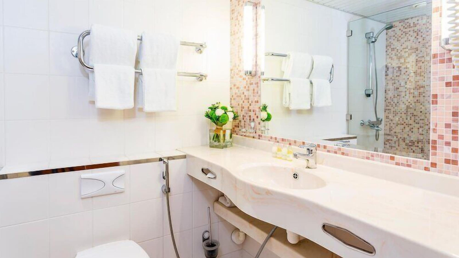 Bathroom 4, Ruissalo Spa Hotel, Finland Proper