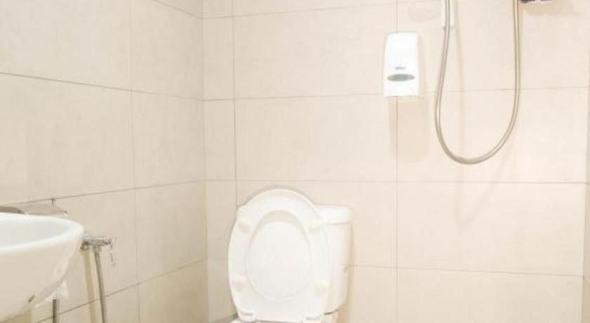 Bathroom 4, Country Inn, Kulaijaya