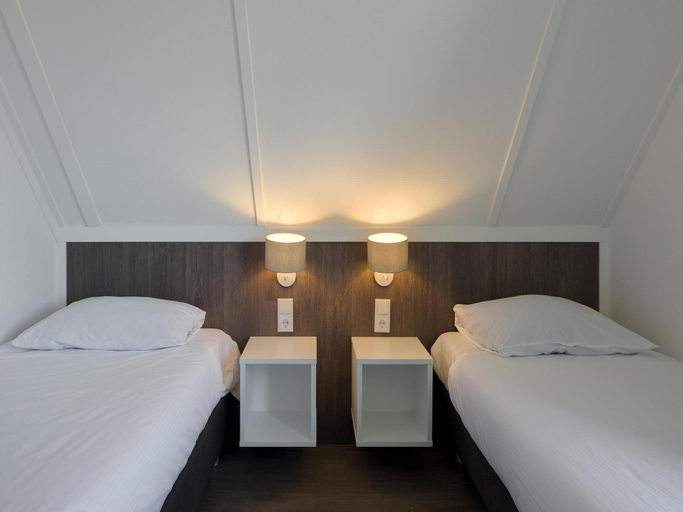 Bedroom 2, Villa in Nieuwvliet near the Beach, Sluis