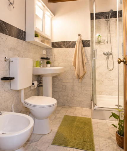 Bathroom 3, Max Apartments, Florence