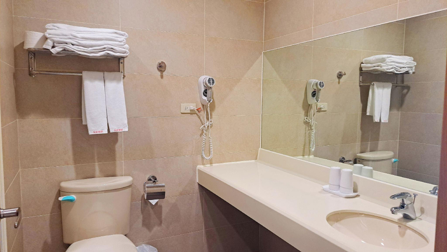 Bathroom 4, Zu San Hotel, Kaohsiung