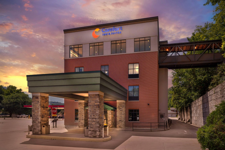 Exterior & Views 2, Comfort Inn & Suites Marquette - Prairie du Chien, Clayton