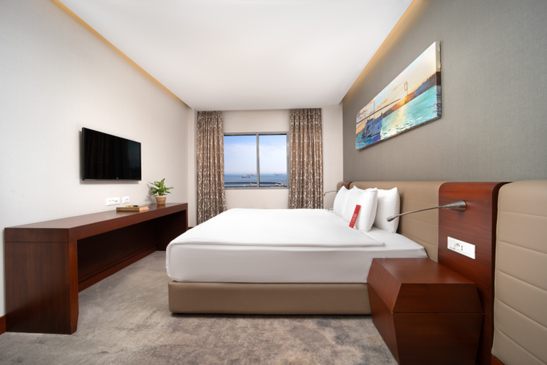 Bedroom 4, Ramada Plaza By Wyndham Istanbul Ataköy, Bakırköy