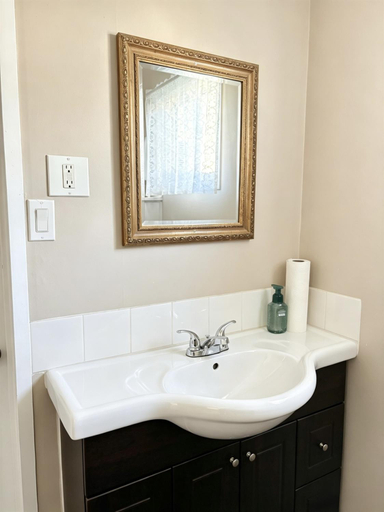 Bathroom 3, Overlander Motel, Thompson-Nicola