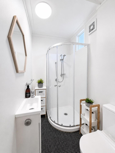 Bathroom 4, CitiRooms Auckland, Waitakere