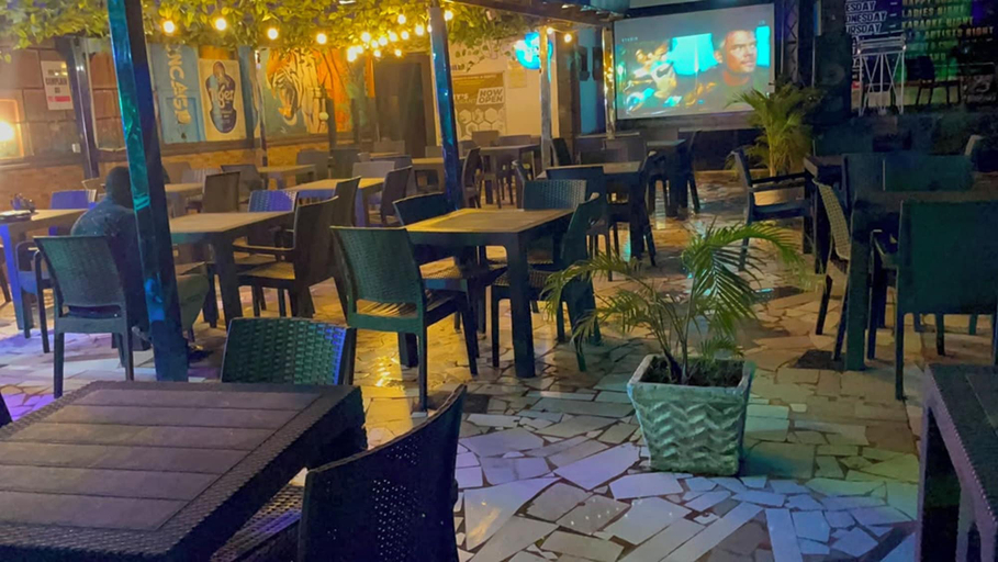 Outdoor dining 5, De Emmys Hotel and Suites, Alimosho