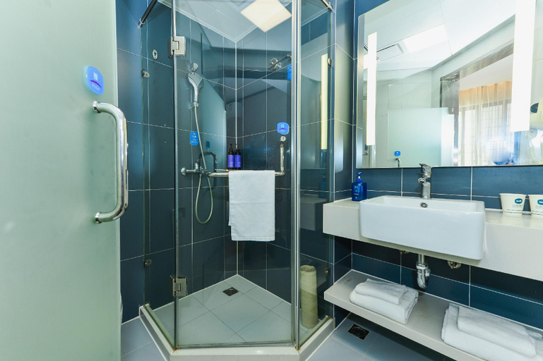 Bathroom 3, Hanting Hotel Shanghai Changjiang Nan Road Metro Station, Shanghai