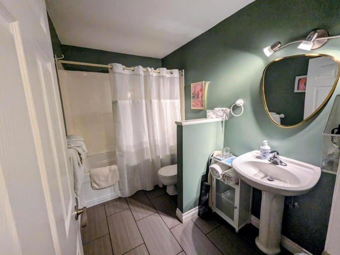 Bathroom 4, Evergreen Bed & Breakfast, Fraser Valley
