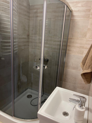 Bathroom, Nice House, Skolivs'kyi