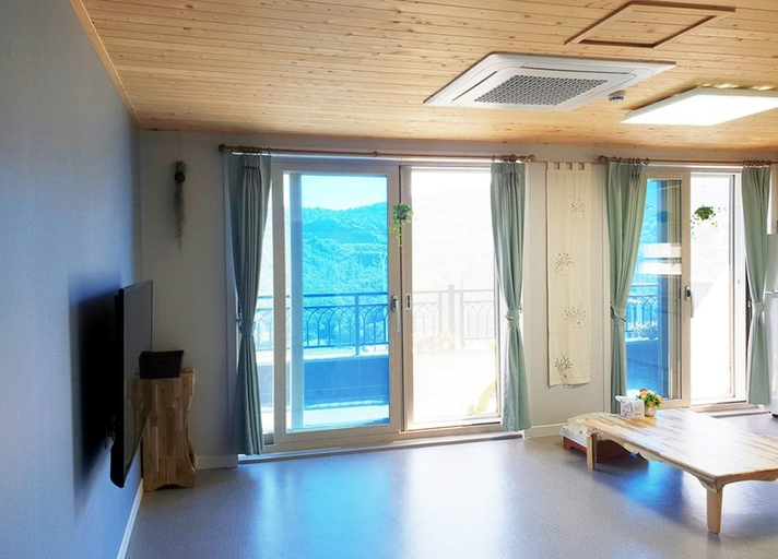 Others 5, Pyramid Red Clay Pension, Yeosu