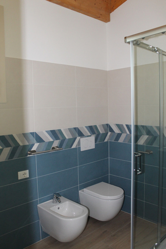 Bathroom 5, Corte del Sole, Verona