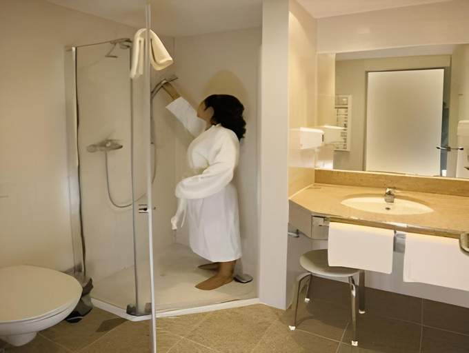 Bathroom, Airport Hotel Paderborn, Paderborn