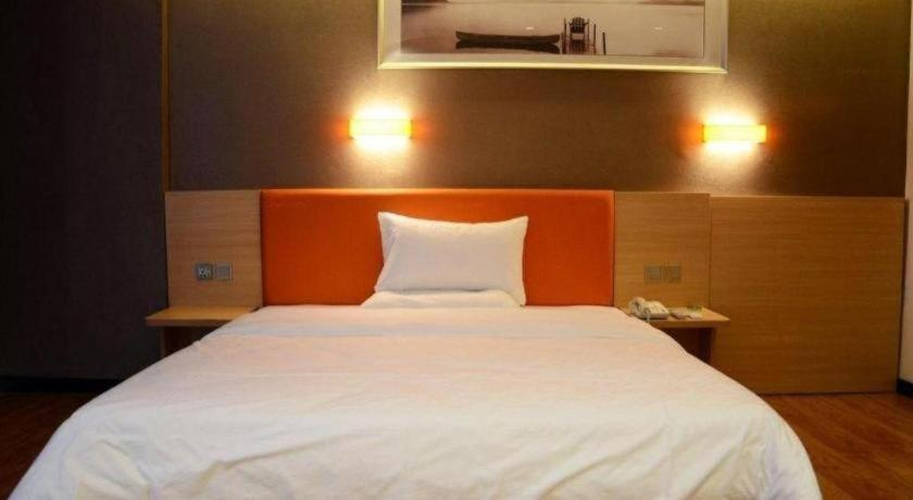 Bedroom 3, 7 Days Premium Guilin Liangjiang Sihu Central Plaza, Guilin