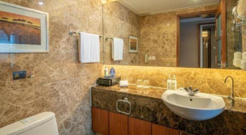 Bathroom, Dongying Blue Horizon Intenational Hotel, Dongying