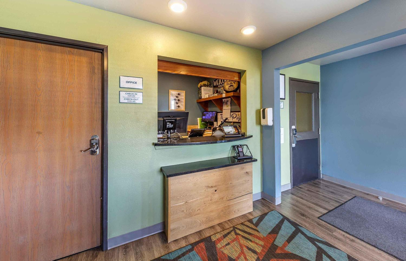 Public Area 2, WoodSpring Suites Oklahoma City Northwest, Oklahoma