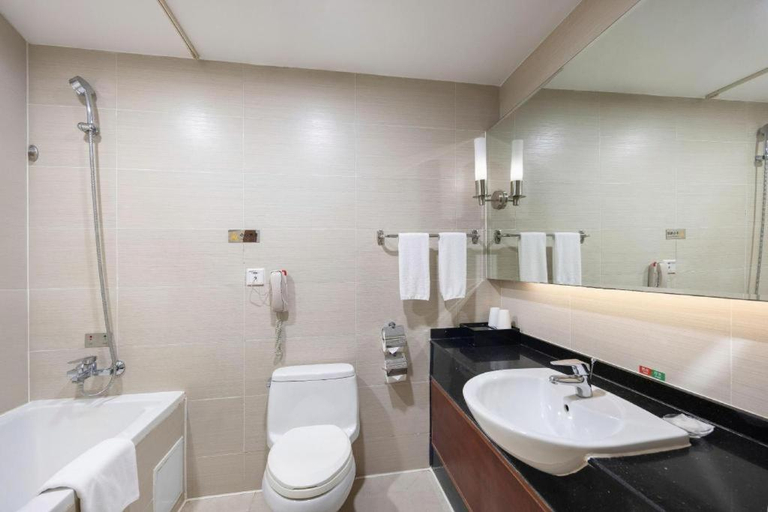 Bathroom, Linyi Blue Horizon Intenational Hotel, Linyi