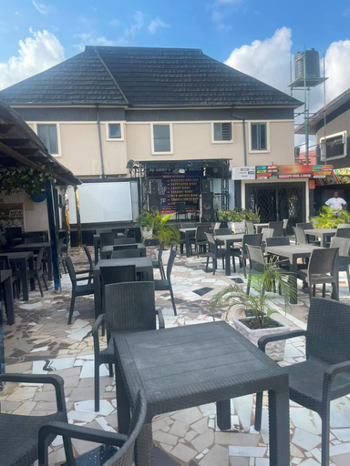 Outdoor dining 2, De Emmys Hotel and Suites, Alimosho