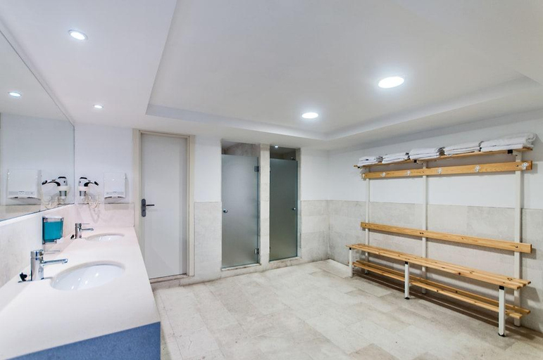 Bathroom 5, Ona Surfing Playa, Baleares