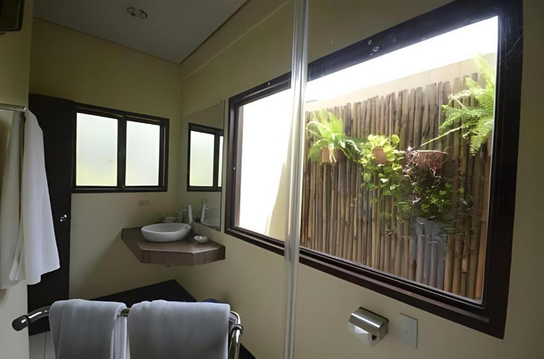 Bathroom, Kahuna Beach Resort and Spa, San Juan