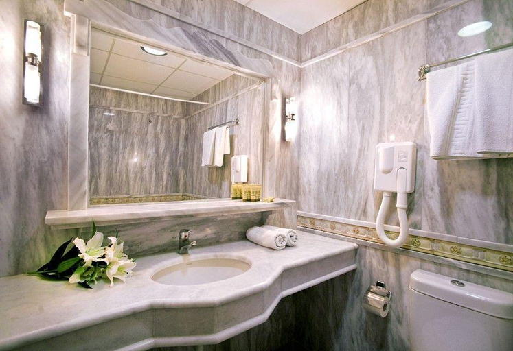 Bathroom 5, Santorini Palace, South Aegean