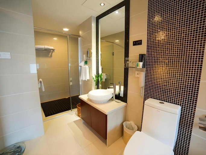 Bathroom 4, Yijian Holiday Hotel, Zhuhai