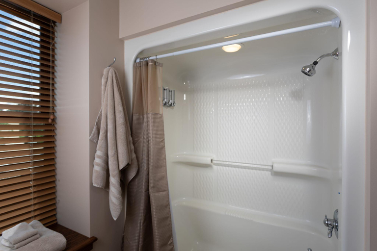 Bathroom 3, 3rd Street Lofts, Marathon