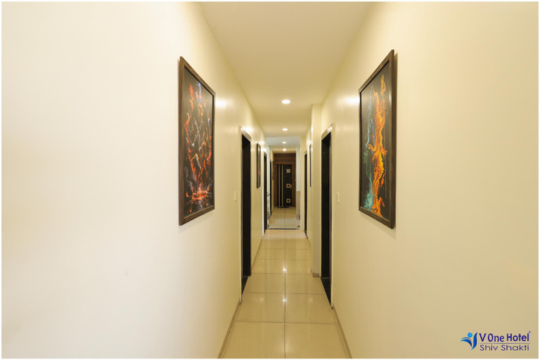 5, V One Hotel Shiv Shakti, Ujjain