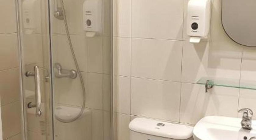 Bathroom 5, Goodrich Hotel Hong Kong, Kowloon