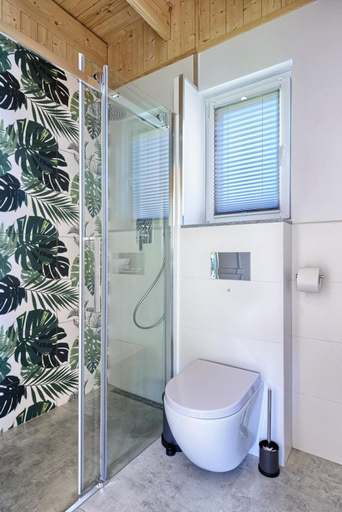 Bathroom 3, SEI VENTI, Puck