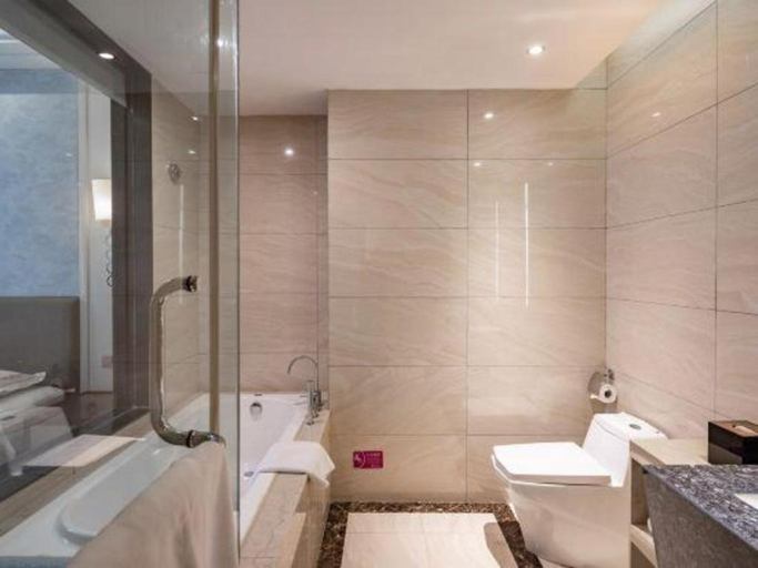 Bathroom 5, Shanghai Manhattan Hotel Minhang, Shanghai