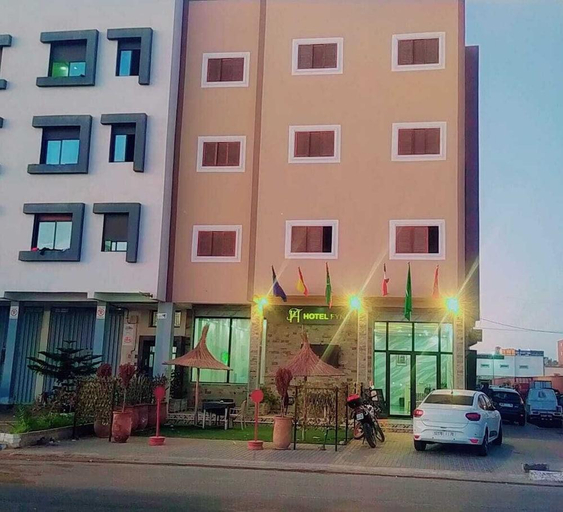 Exterior & Views