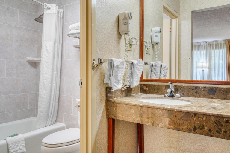 Bathroom 4, Best Western Fairfax, Fairfax City