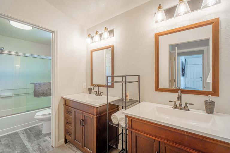 Bathroom 5, Large Group Escape, 5 Beds, Pets Welcome, Washoe
