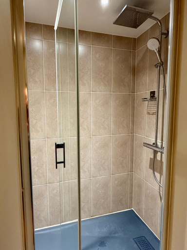 Bathroom 3, Domaine Albizia, Calvados