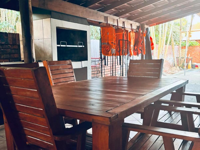 Food & Drinks 5, Fisherman's 6-Bedroom Family Home, Umkhanyakude
