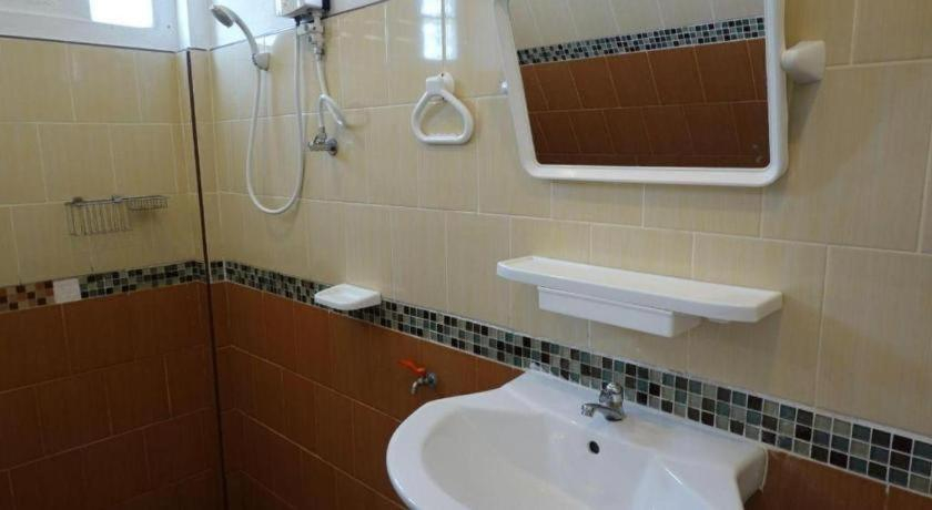 Bathroom 3, Green Cottage Beach Resort, Koh Chang