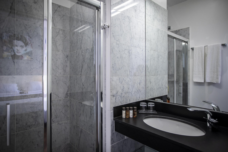 Bathroom 4, Le Manoir Hotel, BW Signature Collection, Charente-Maritime