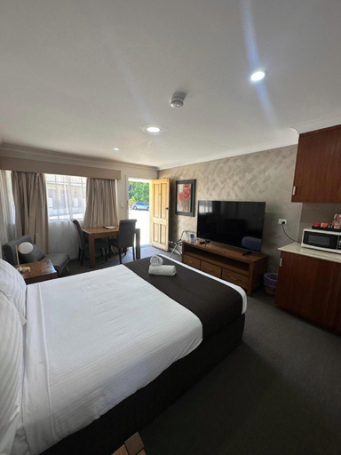 Bedroom 3, The Aston Motel - Tamworth, Tamworth Regional - Pt A