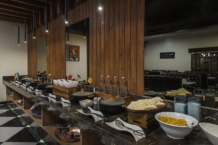 Food & Drinks 5, 10 Park Street Hotel & Banquets, Gorakhpur