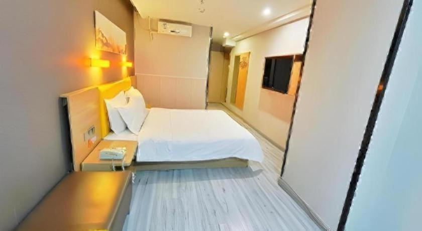 Bedroom 3, 7 Days Premium Xi'an Dayan Tower Xiaozhai Metro Station, Xi'an