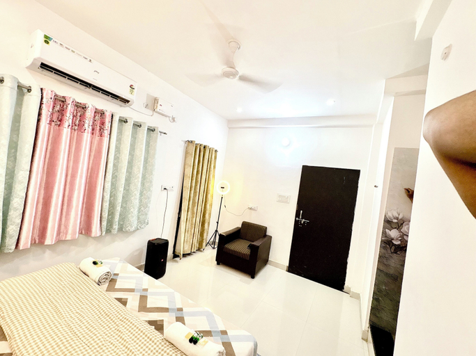Others 5, Majestic Guest House, Varanasi