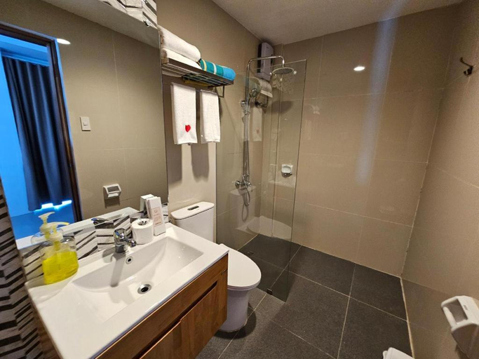 Bathroom 3, Blue Coast Beach Hotel, Santa Ana