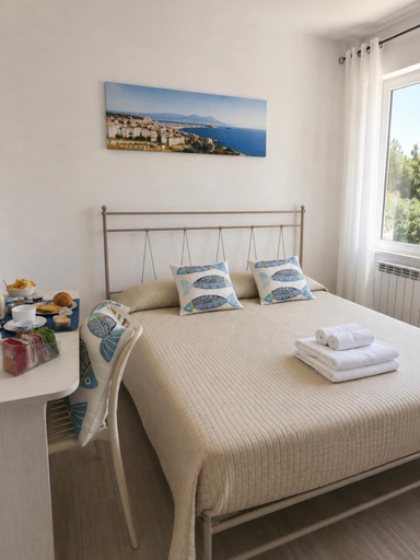 Bedroom 5, Riflesso d'azzurro, Napoli
