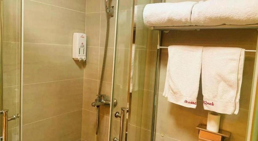 Bathroom 3, Shell Shanghai Yangpu District Shuangyang Road Hotel, Shanghai